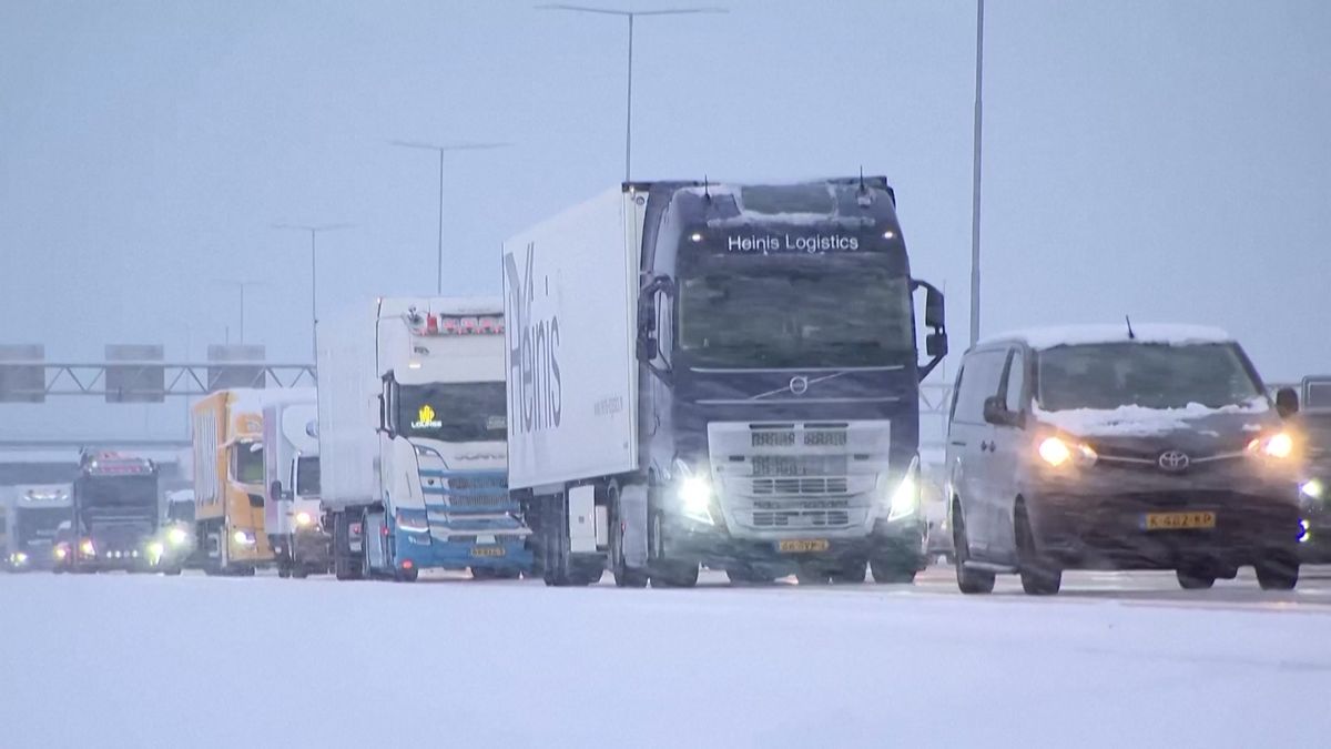 Přívaly sněhu a mráz komplikují dopravu v Evropě